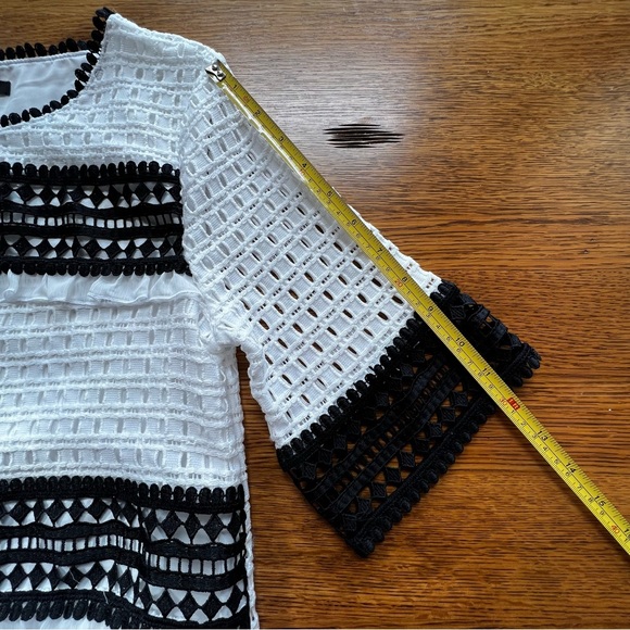 ⭐️ Banana Republic Eyelet Blouse Top Size SMALL - Picture 12 of 14